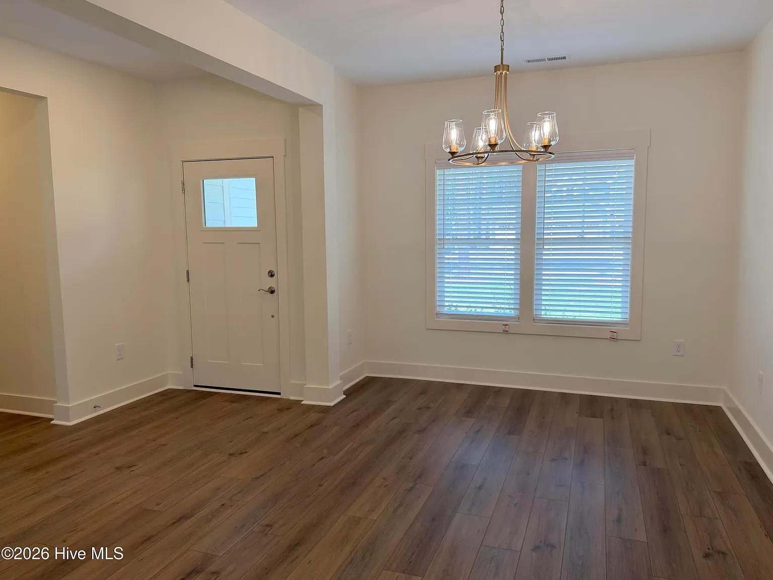 4 bed, 3.5 bath, 2831 sqft, $3,200 — Photo 3