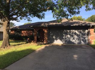 2409 Poppy Ln, Euless, TX 76039