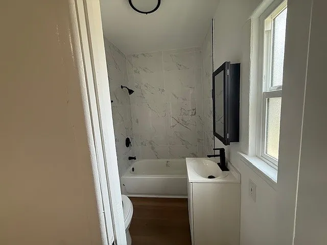323 1/4 S Avenue 20 — Photo 3