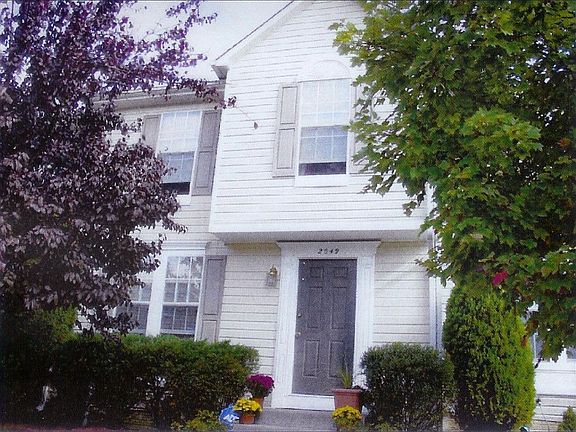 Front Exterior - Summer