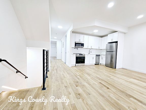 2nd image of 183 Chauncey St #1R