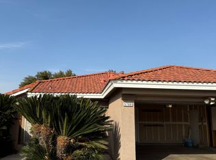 5766 W Vartikian Ave, Fresno, CA 93722