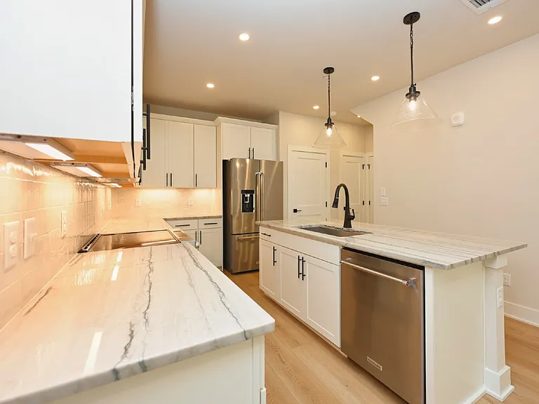 126 Zola Aly — Photo 18