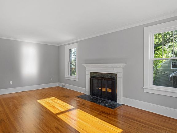 4th image of 210 Dixie Ave