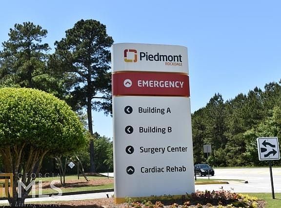 3rd image of 1319 Brookstone Lake Dr NE