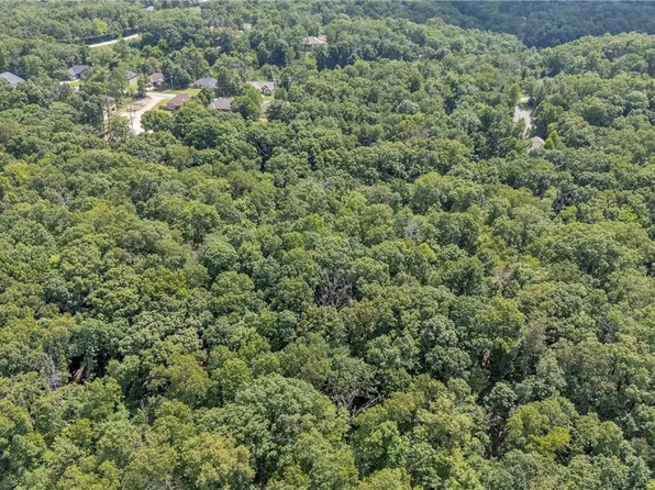 21 Woodhall Ln, Bella Vista, AR 72714