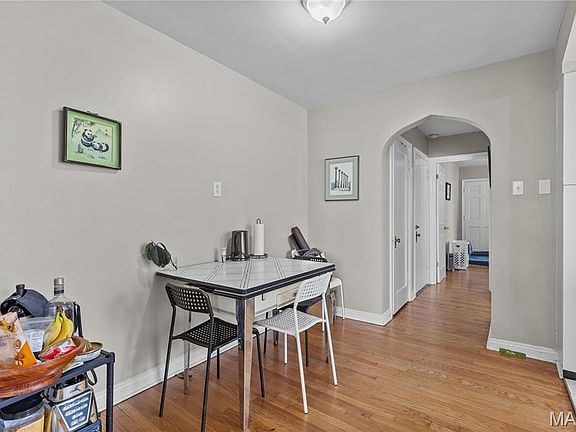 4th image of 3317 Lawn Ave #1F