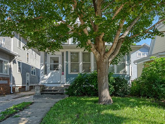 2nd image of 208 W Kanesville Blvd