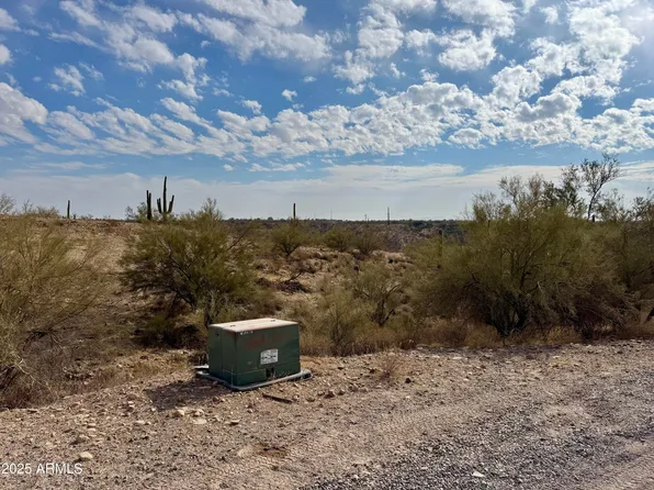 43925 Saguaro Blossom Ln, Morristown, AZ 85342