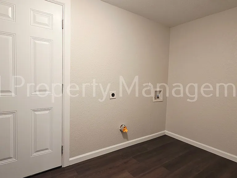 314 16th St W — Photo 10