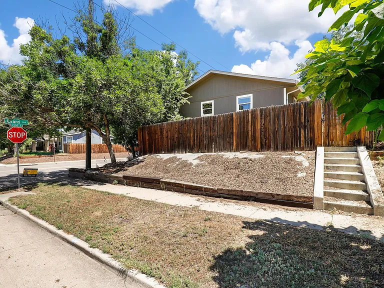 900 E Evans Ave — Photo 21