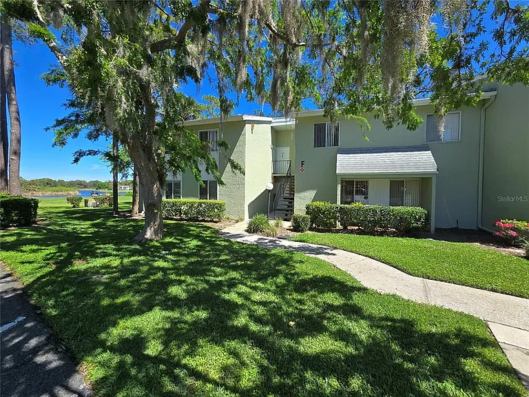 582 Fairways Cir #A — Photo 2