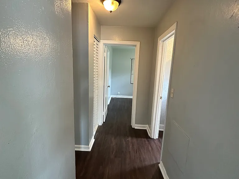 1450 W 22nd St — Photo 5