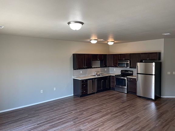 3rd image of 1109 Honeysuckle Dr APT 8