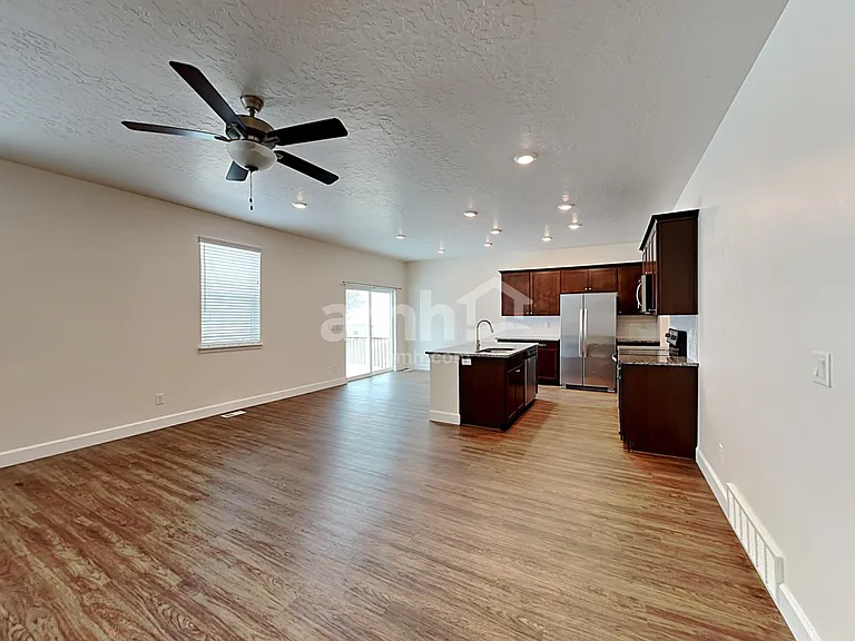 3028 E North Village Dr — Photo 6