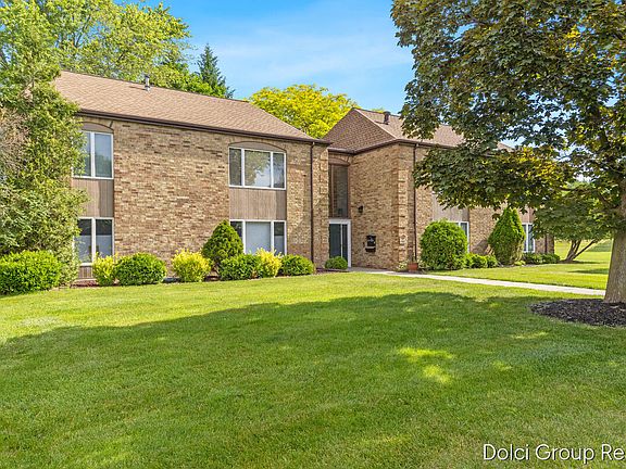 4th image of 484 Barkwood Dr NW