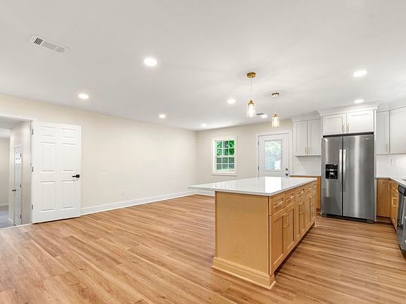 4th image of 381 Warner St SE