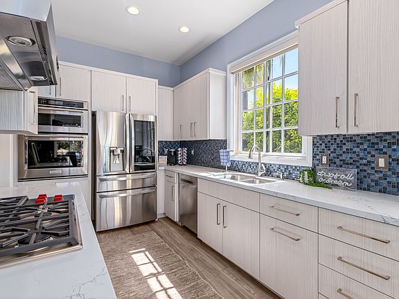 5th image of 546 N Indian Canyon Dr