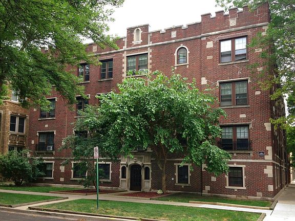 2nd image of 2057 W Berwyn Ave