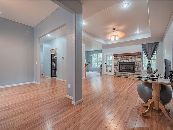 5th image of 18 Fleetwood Dr