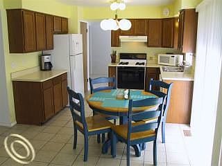 5th image of 8857 Knolson Ave