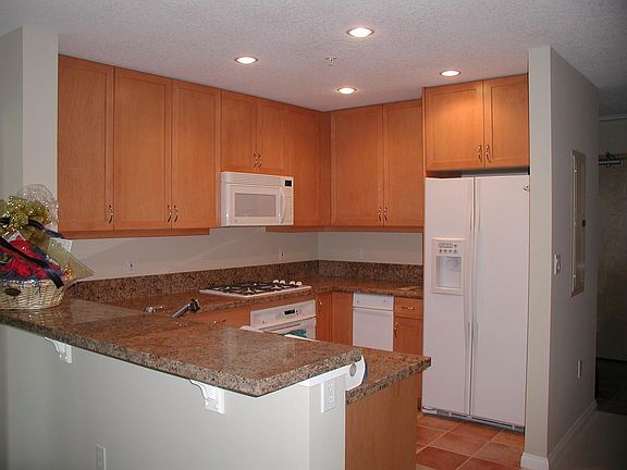 3rd image of 850 Beech St Unit 401