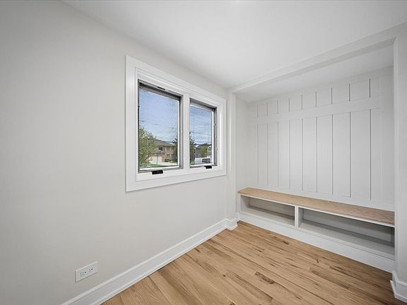 2nd image of 509 E Lincoln St