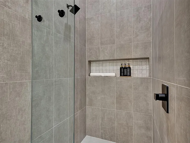 331 Albert St — Photo 44