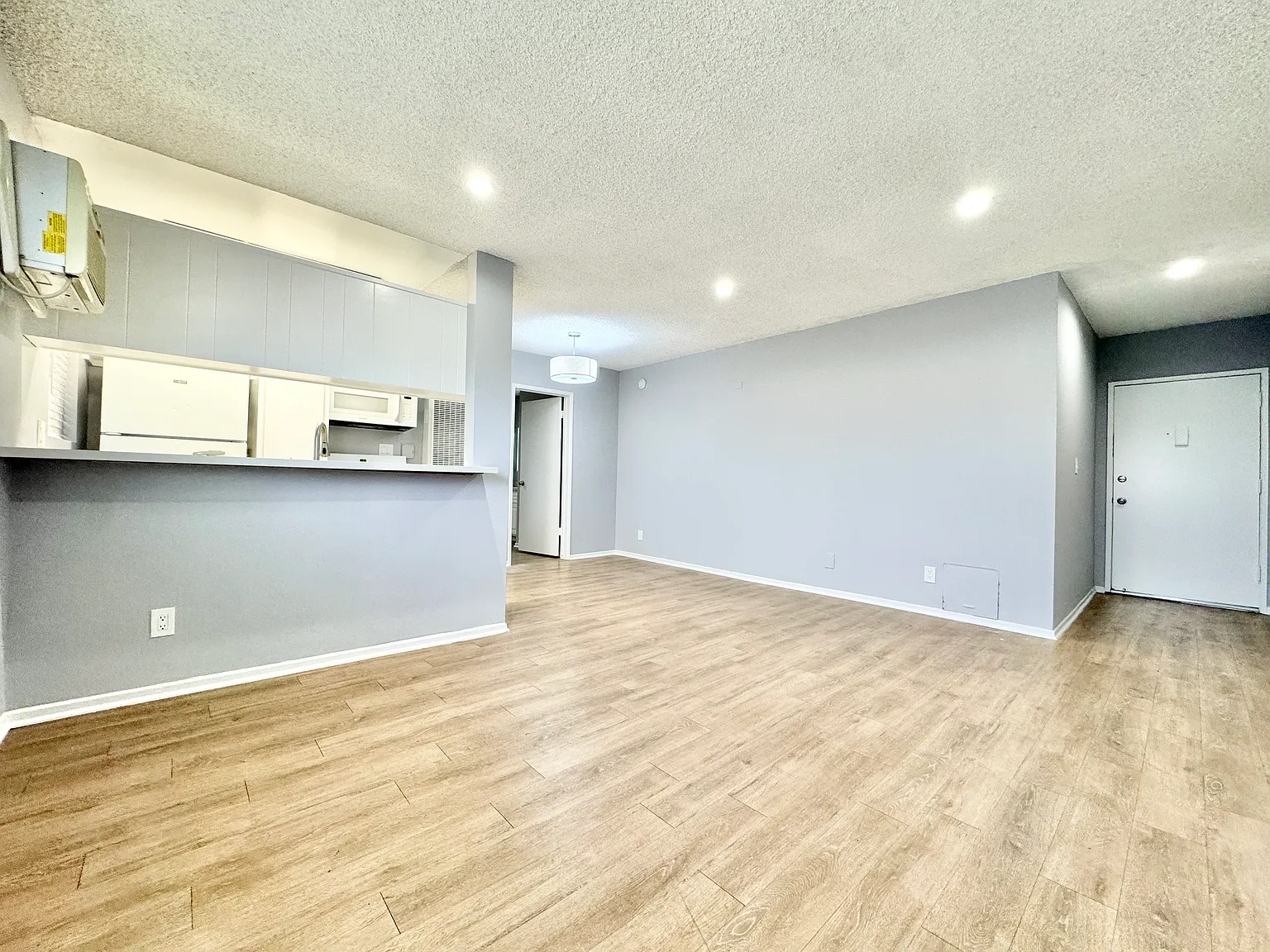 1 bed, 726 sqft, $1,735 — Photo 2