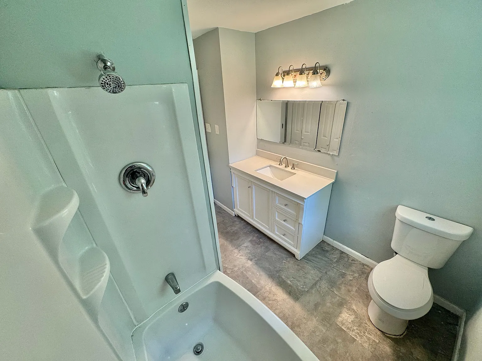 5 bed, 2116 sqft, $1,950 — Photo 4