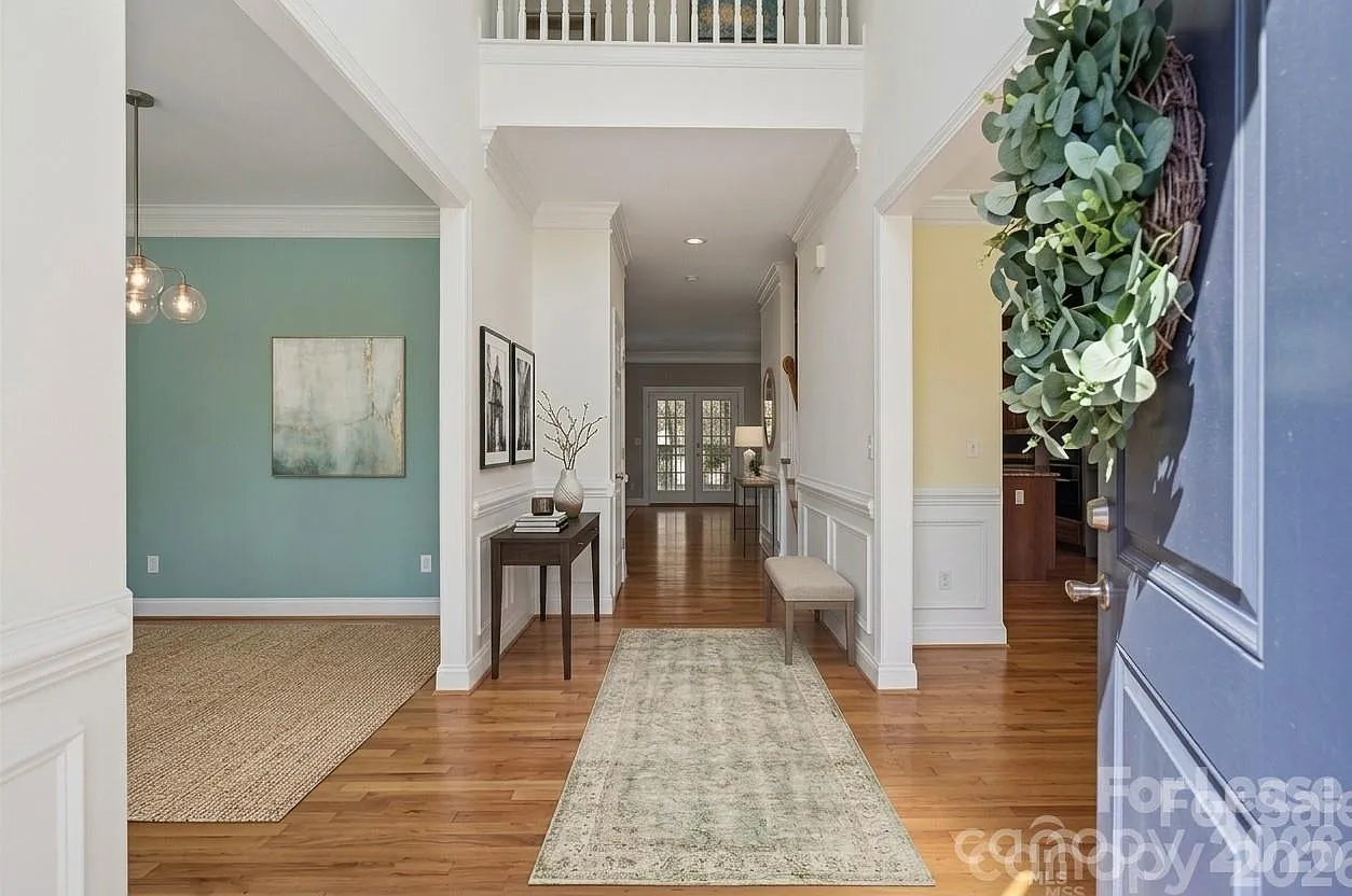 5 bed, 2.5 bath, 3094 sqft, $4,000 — Photo 2