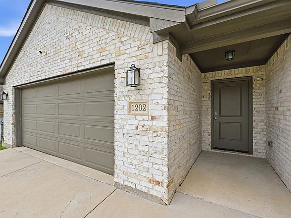 4th image of 1202 Southridge Ln