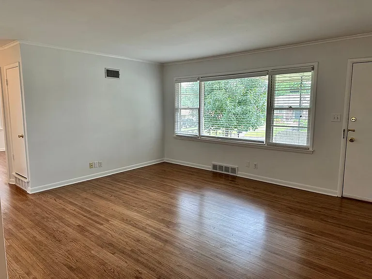 2815 E 36th Pl — Photo 7