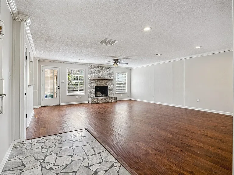 2232 Burfordi Ln — Photo 9