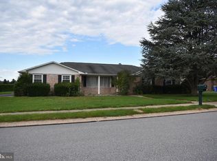 990 Hickory Hill Ln, York, PA 17402