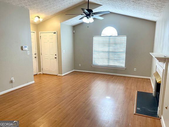 3rd image of 440 Ashton Cir