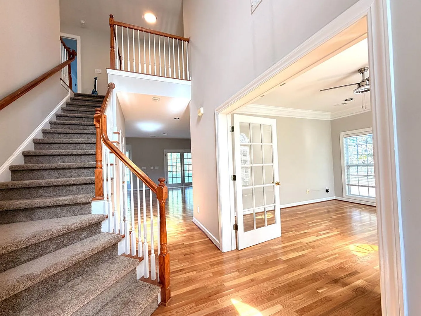 Available now. Beautiful, Freshly-Renovated 5BR/2.5 BA in Rivertowne! — Photo 3