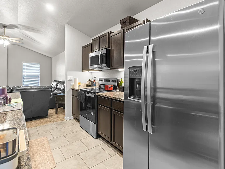 9407 Ratliff Ridge Ave — Photo 4