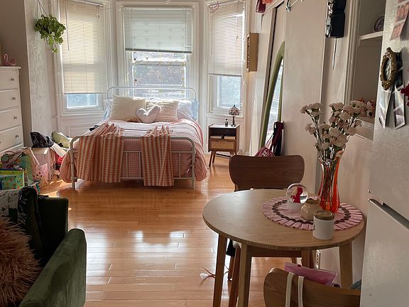 2nd image of 142 N 21st St #3-R
