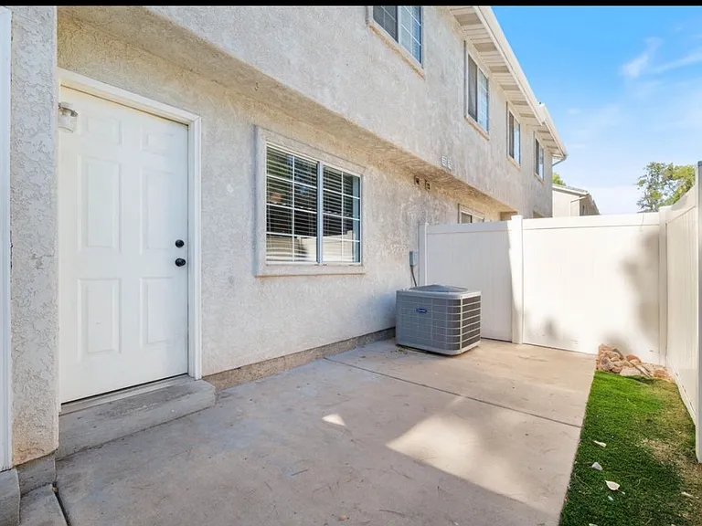 684 W Buena Vista Blvd #202 — Photo 9