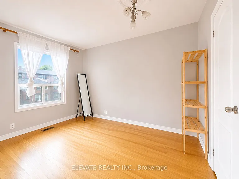 129 Essex St N #1 — Photo 7