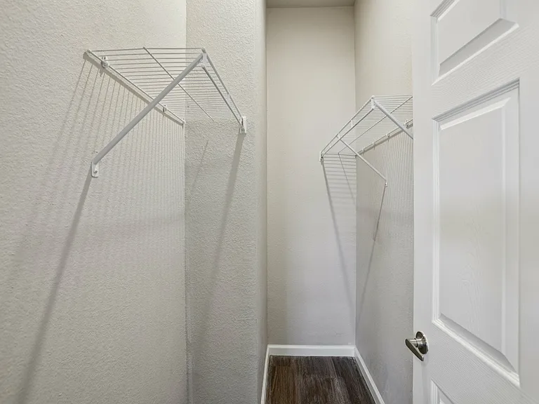 Horseshoe Apartments — Photo 15