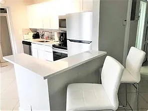 3 bed, 2.0 bath, 2402 sqft, $3,300 — Photo 4