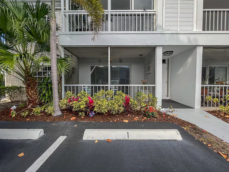 6239 Bay Club Dr #1 — Photo 3