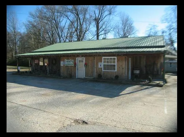 30432 Broad St, Bruceton, TN 38317