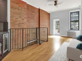 250 Mott St