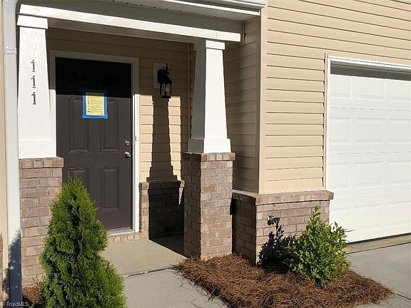 4th image of 111 Crepe Myrtle Ln #16-MOM