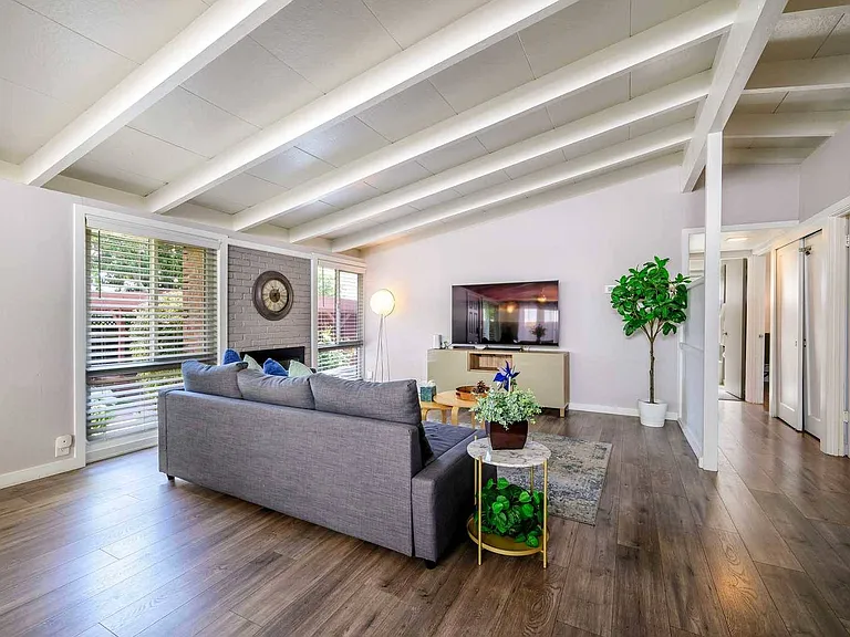 3410 Pepper Tree Ln — Photo 12