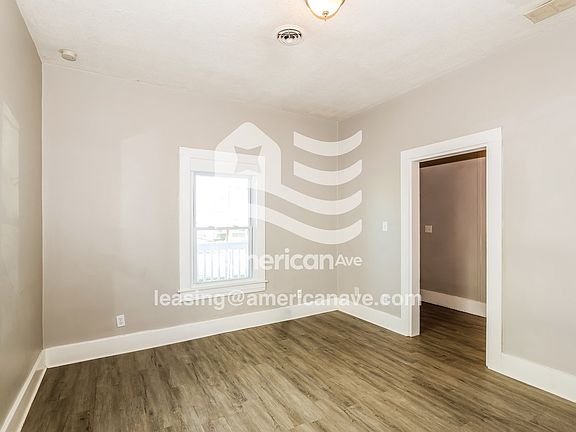 662110_004_living_room_4.jpg