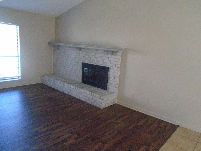 2207 McDowell Dr — Photo 6